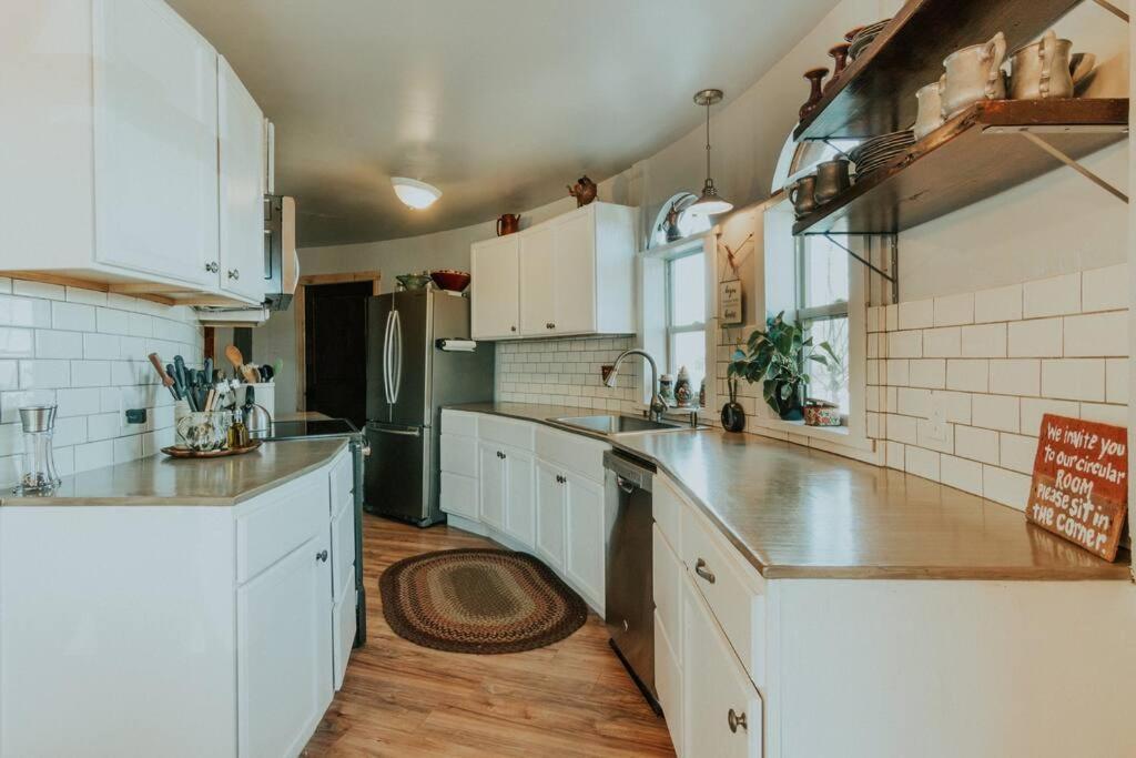 Lavender Castle Villa Sequim Exterior photo